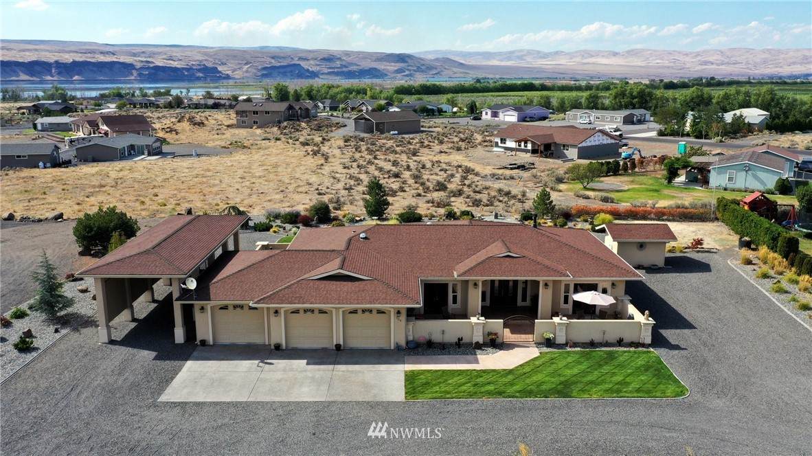 704 Desert Aire Drive - Photo 1