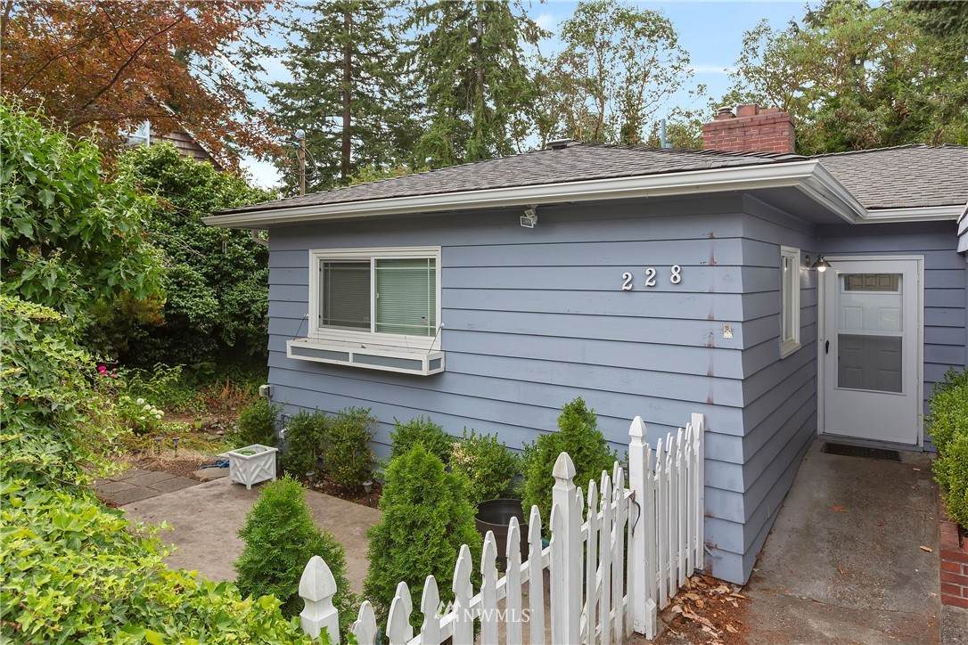 228 Farragut Avenue - Photo 1