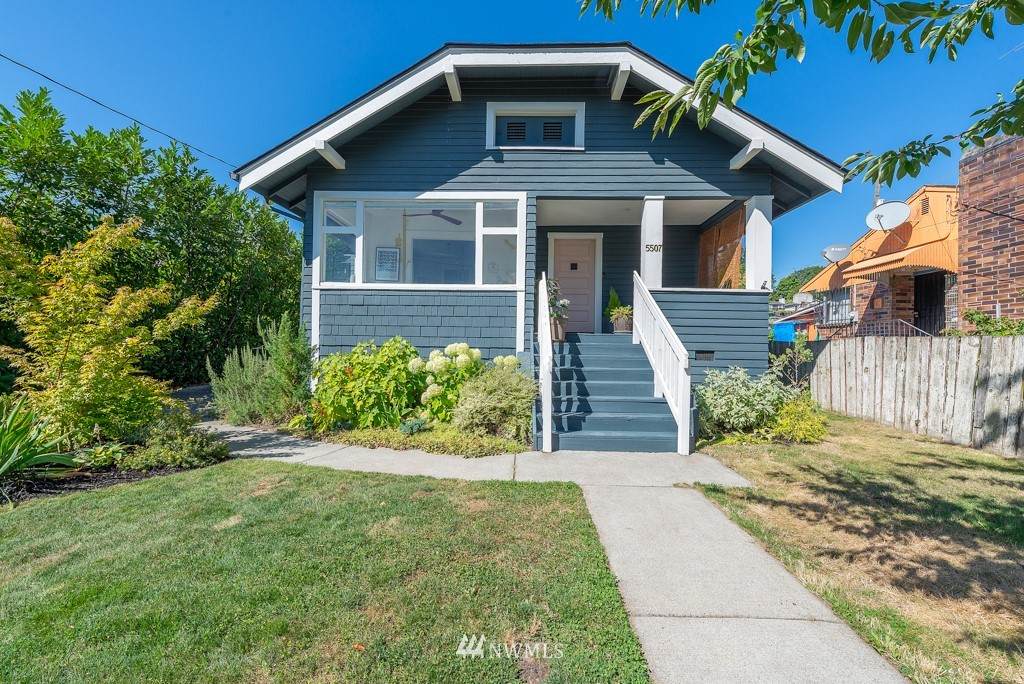 5507 33rd Avenue - Photo 1