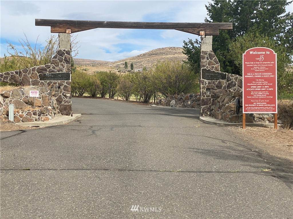 1971 Roza View Drive - Photo 1