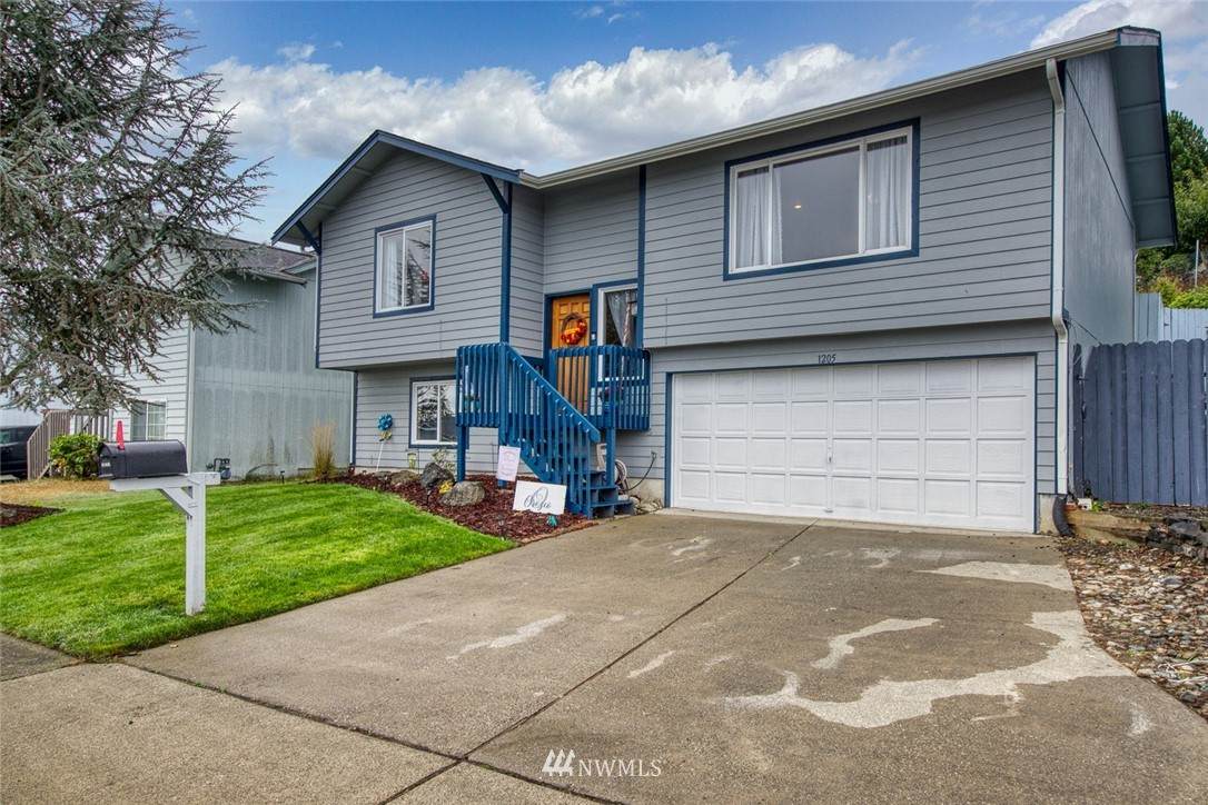 1205 Daniels Avenue - Photo 1