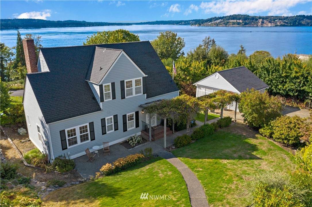 2710 Soundview Drive - Photo 1