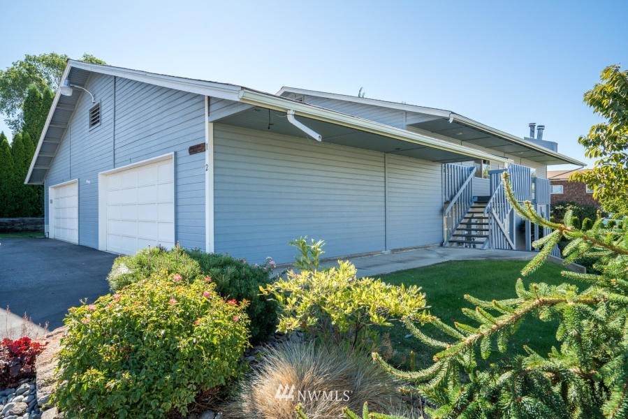 1352 Eastmont Avenue - Photo 1