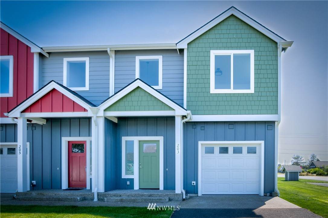 203 9TH Street - Photo 1