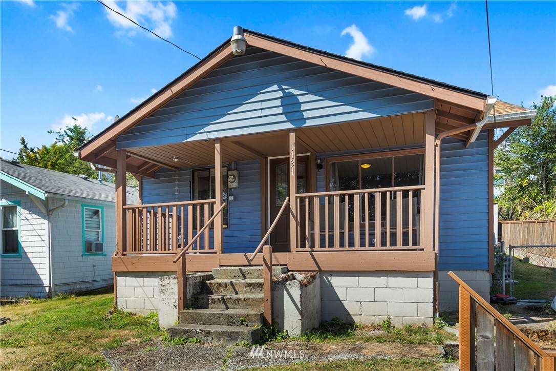 1131 Hewitt Avenue - Photo 1