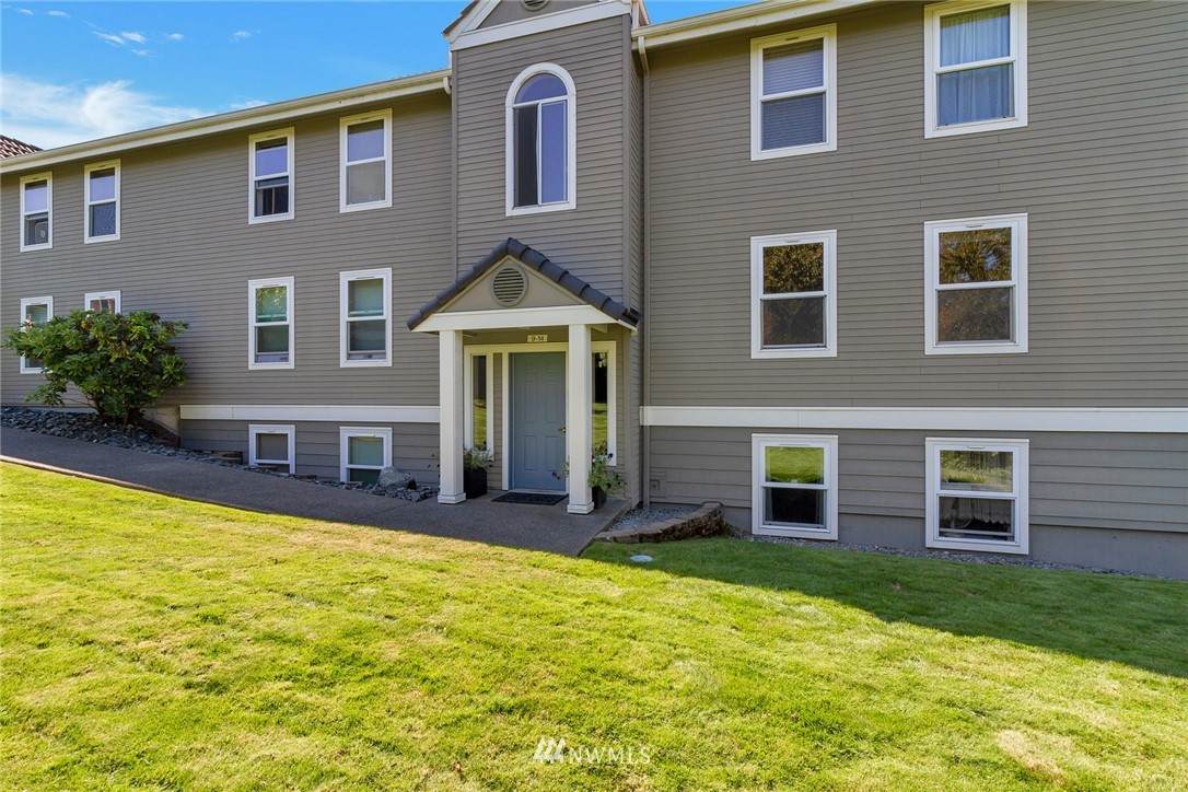 625 Jackson Avenue - Photo 1