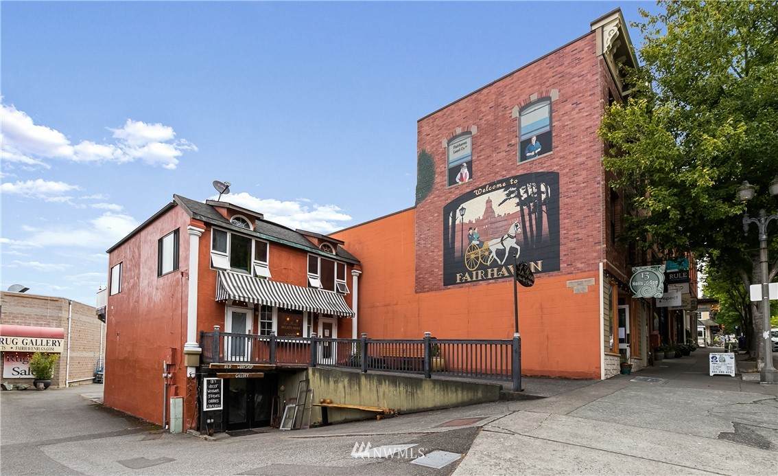 905 Harris Avenue - Photo 1