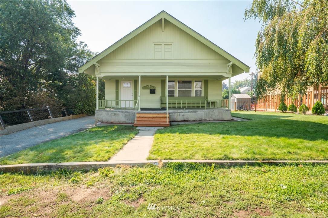 1117 Seventh Street - Photo 1