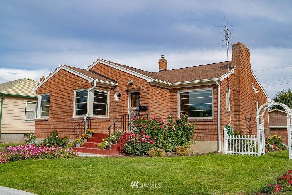 209 7th Avenue - Photo 1