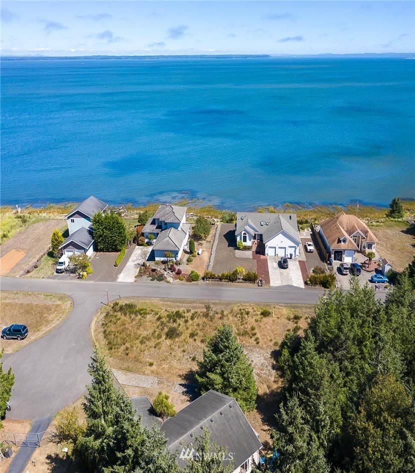 153 Sunrise Avenue - Photo 1