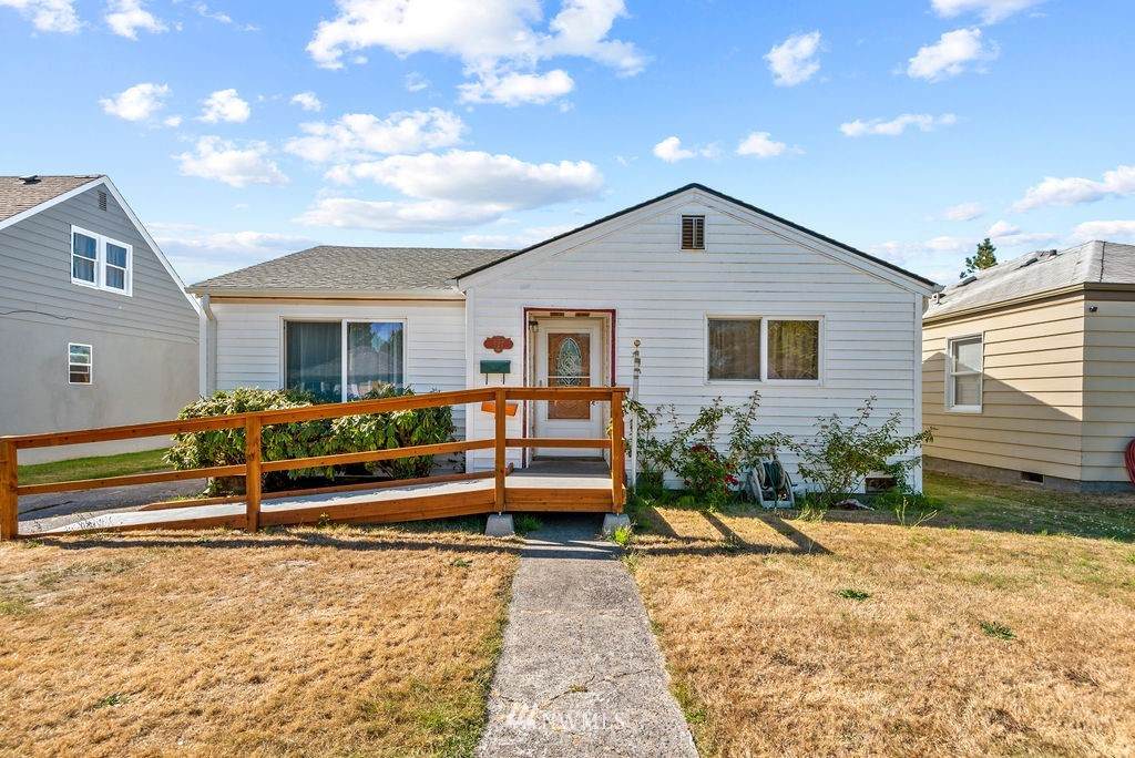 527 19th Ave - Photo 1
