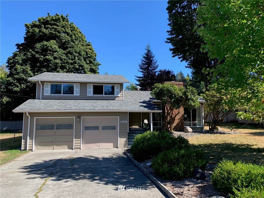 1906 Parkwood Drive - Photo 1
