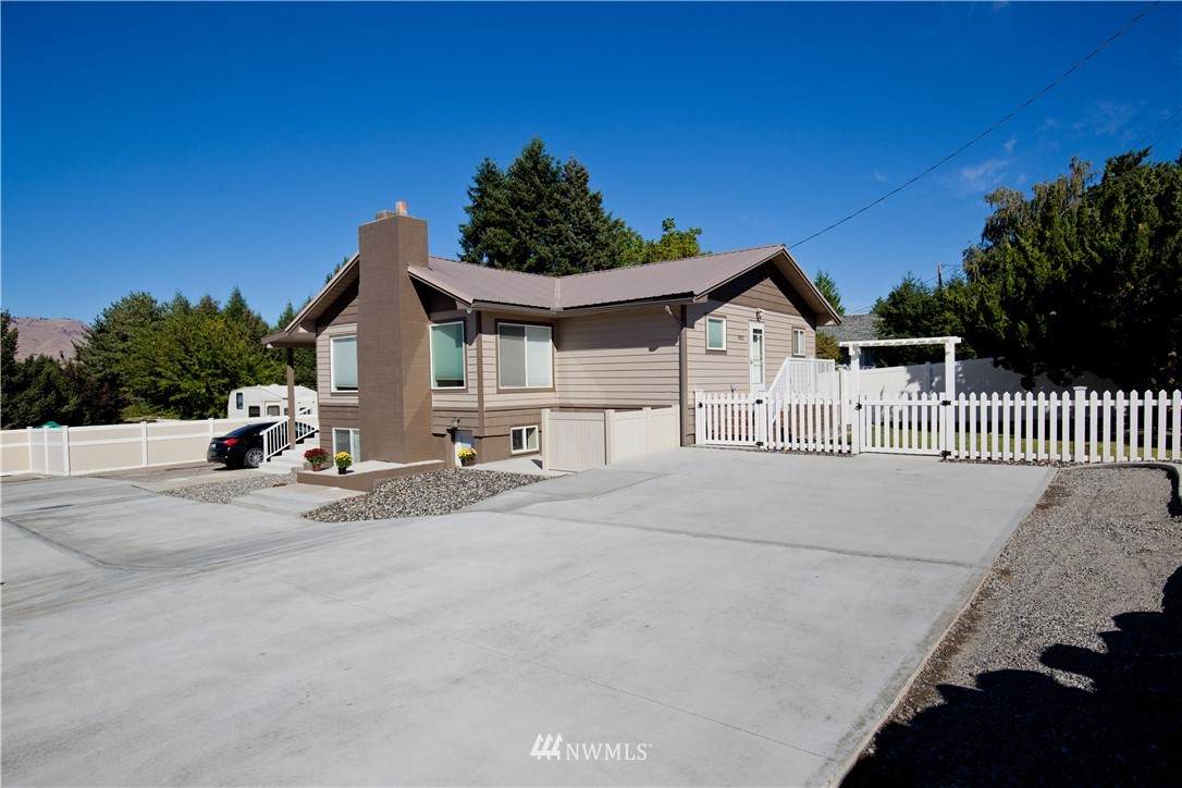 1922 Sunset Highway - Photo 1