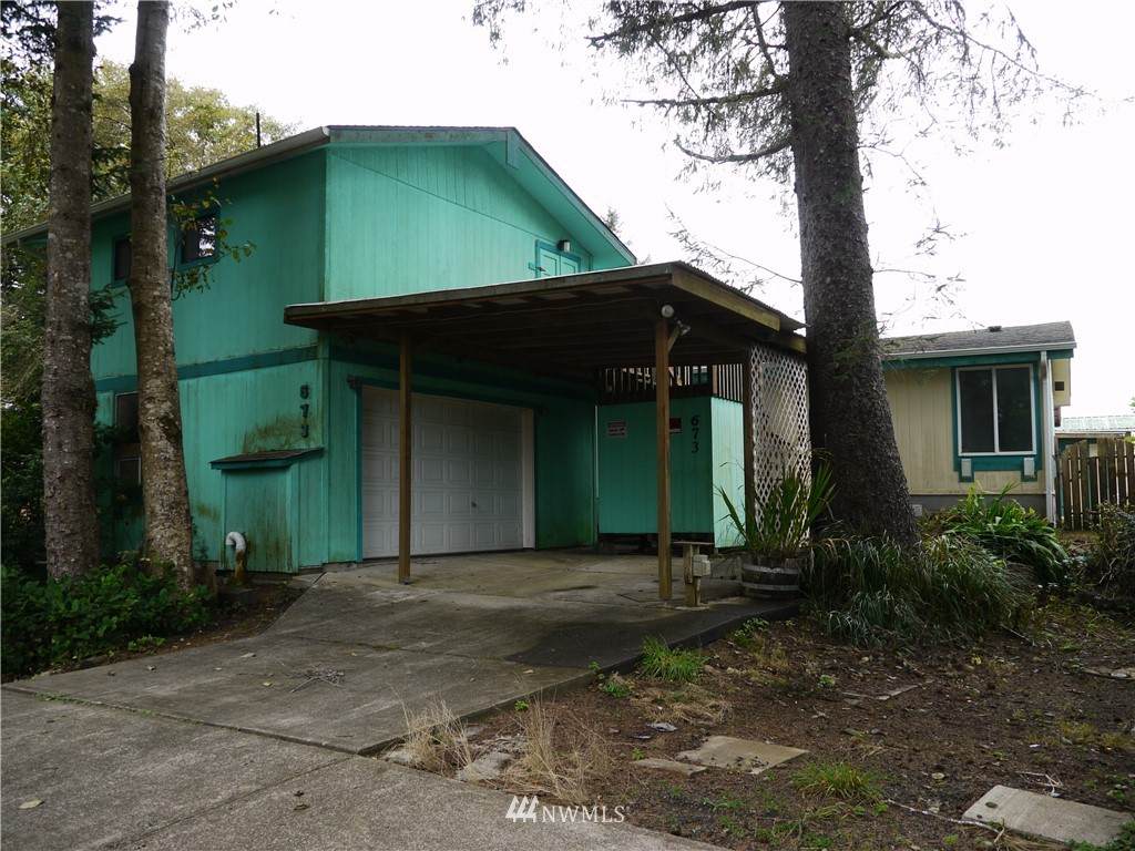 673 Chenois Avenue - Photo 1