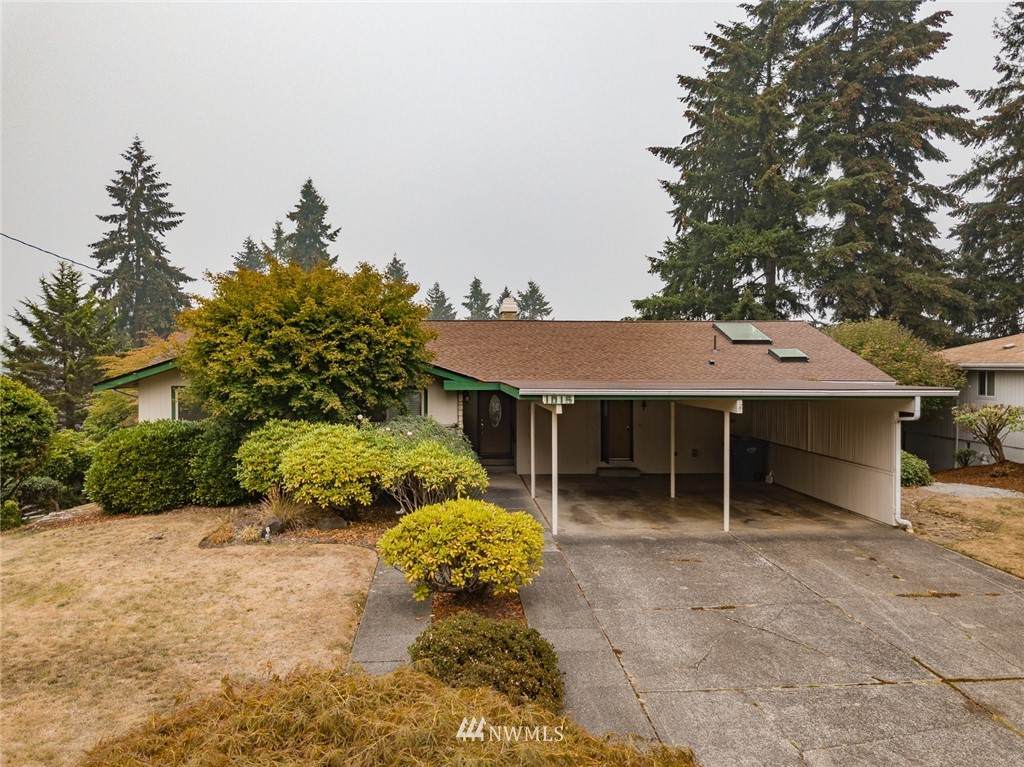 1015 Crestwood Lane - Photo 1