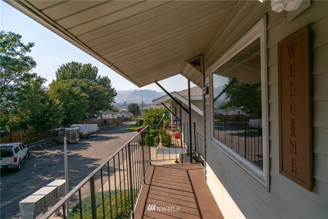 100 Simon Street - Photo 1
