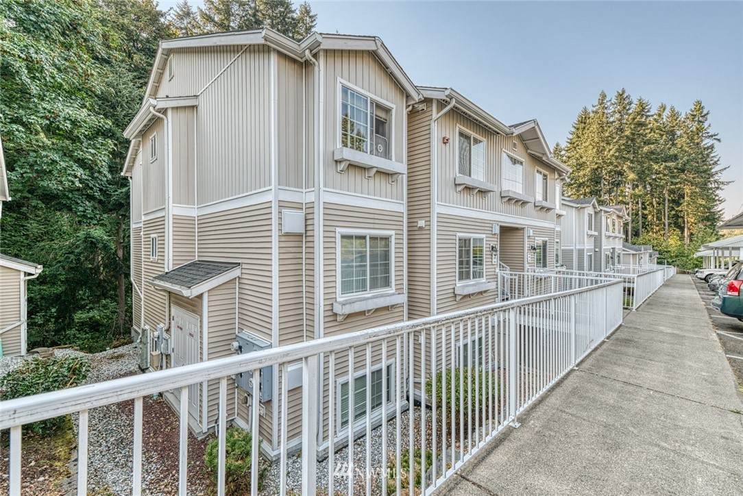 805 Harrington Place - Photo 1