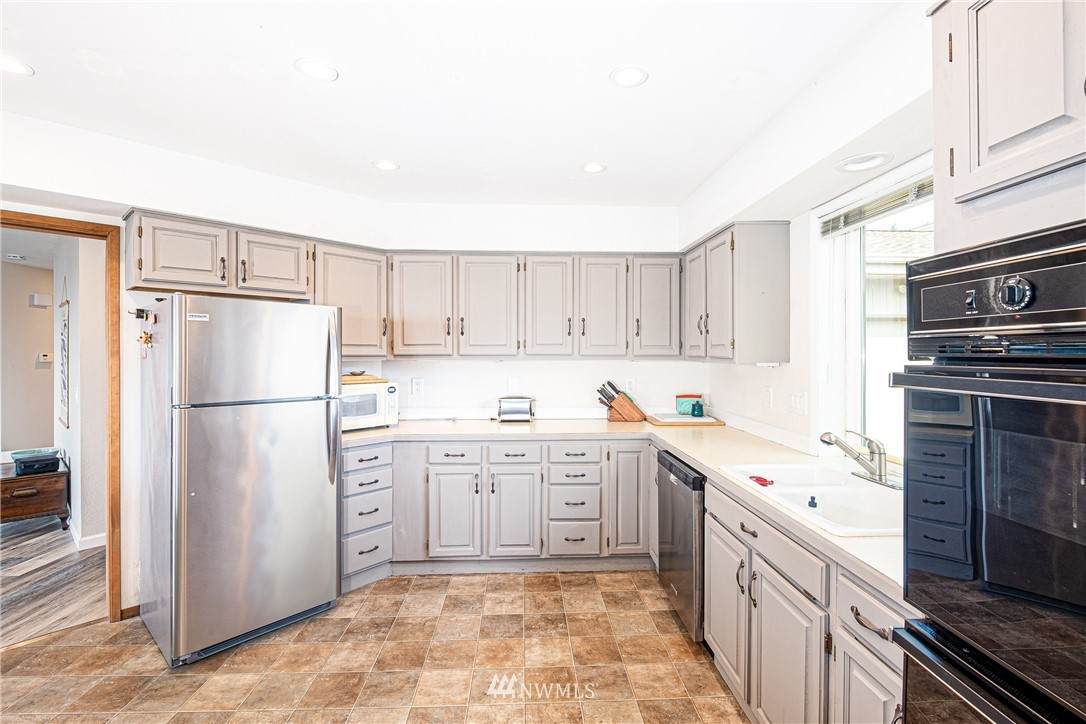 1805 Piper Circle - Photo 1