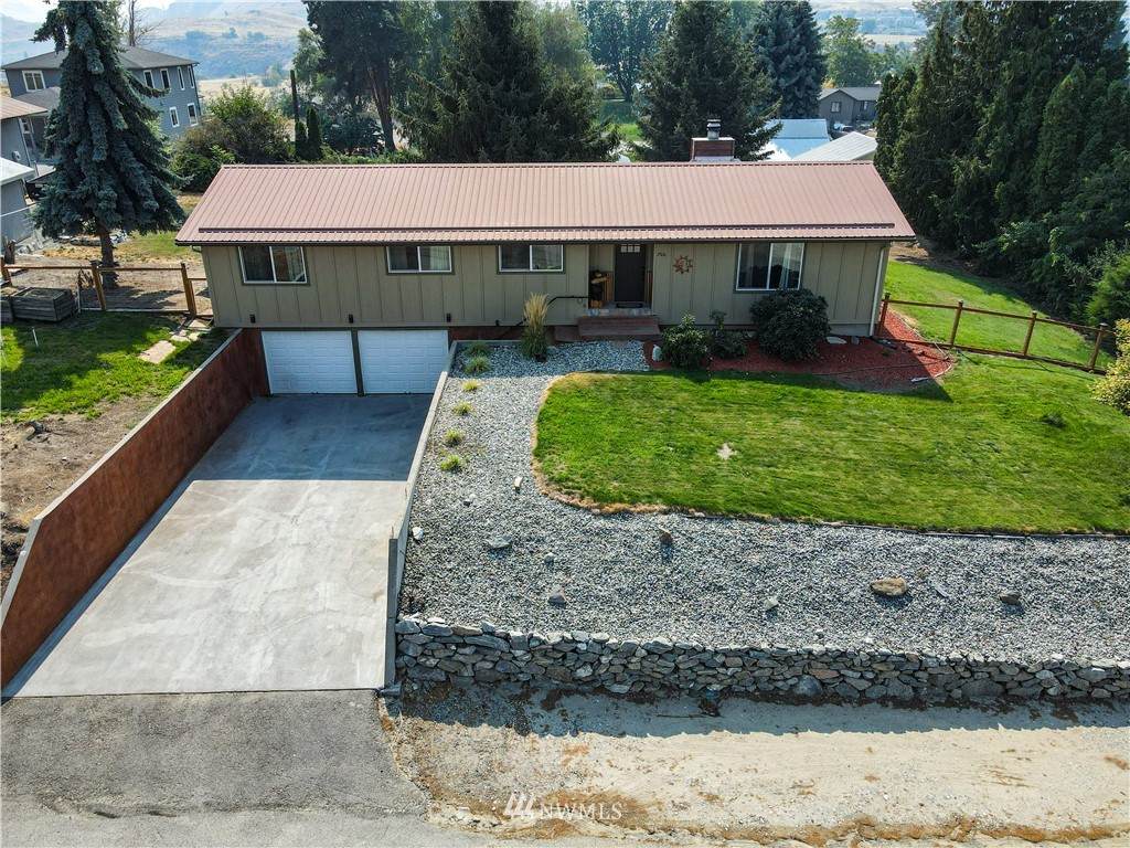 706 Wapato Avenue - Photo 1