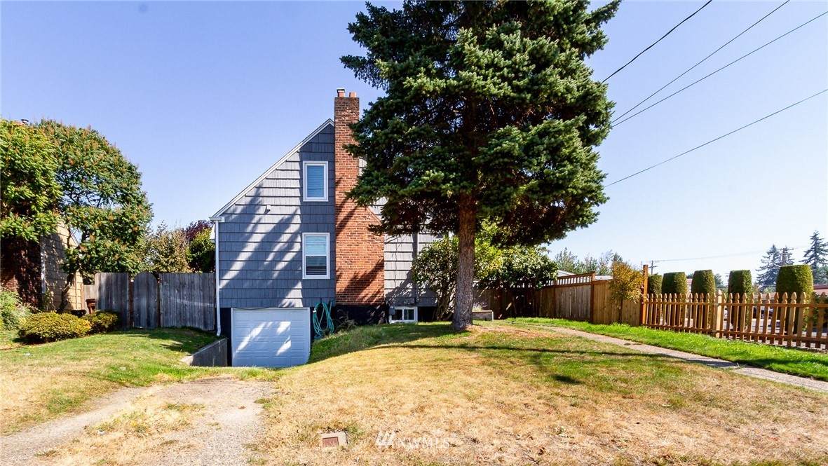 615 Howard Street - Photo 1