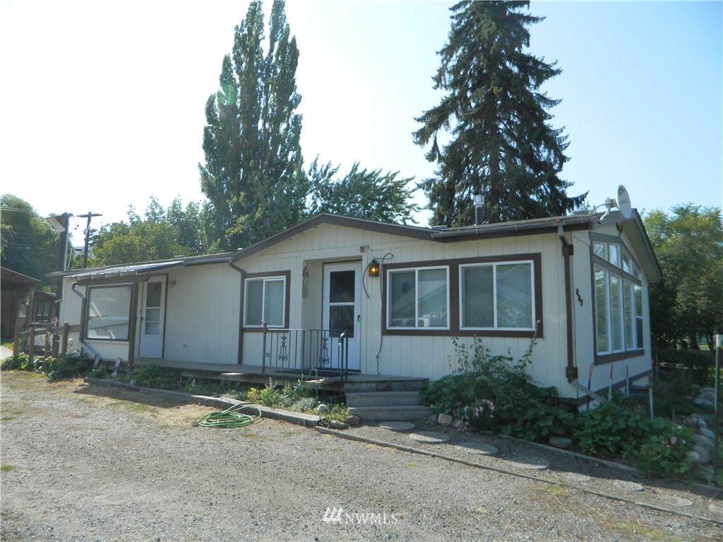 607 Tonasket Avenue - Photo 1