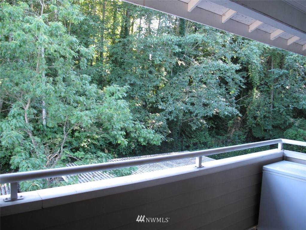 801 Rainier Avenue - Photo 1