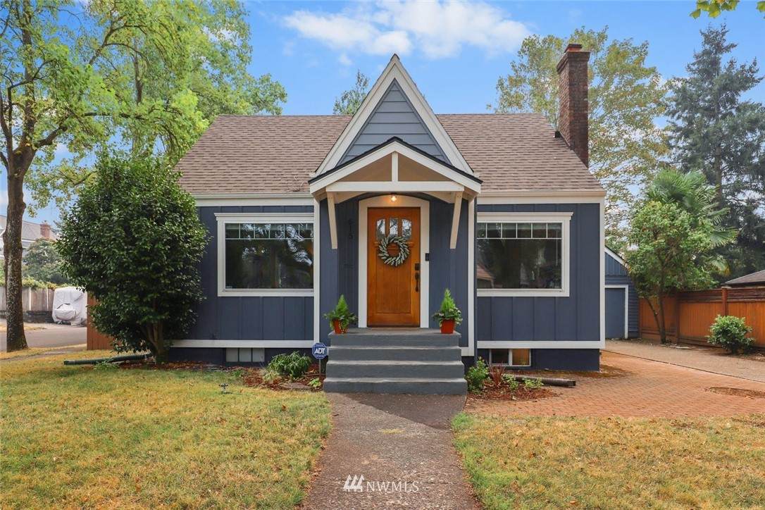 615 30th Street - Photo 1