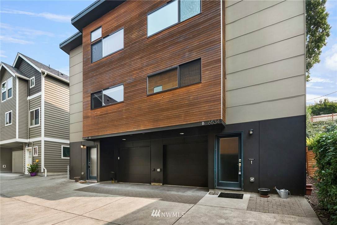6534 42nd Avenue - Photo 1