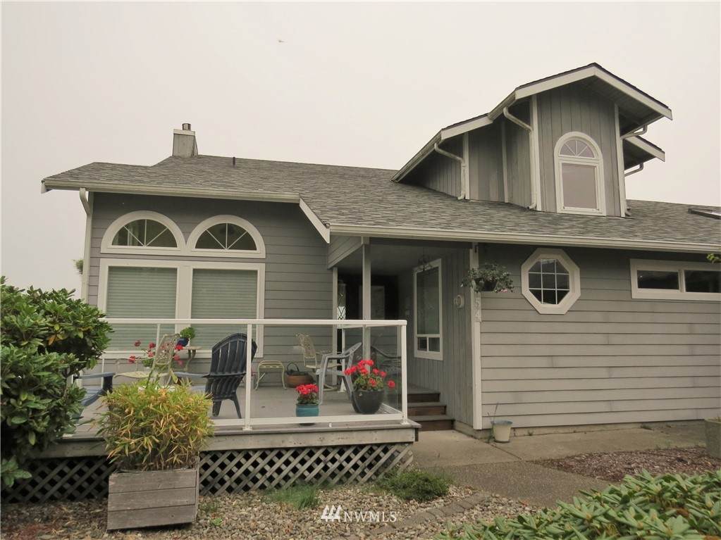554 Chinook Avenue - Photo 1
