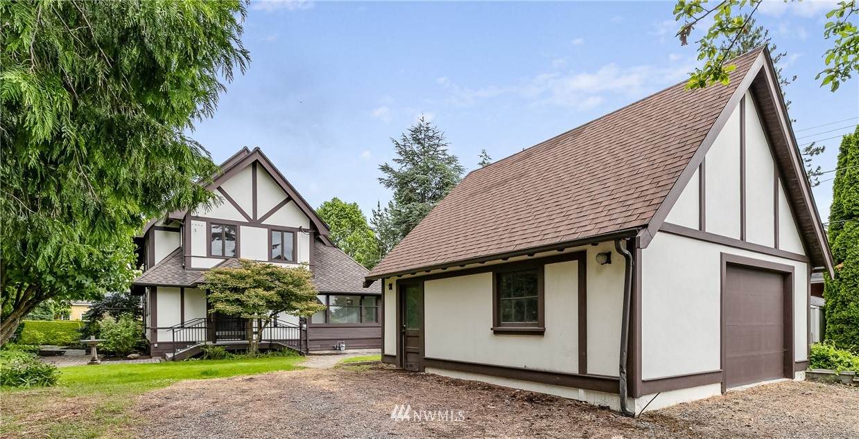 2807 Sunset Drive - Photo 1