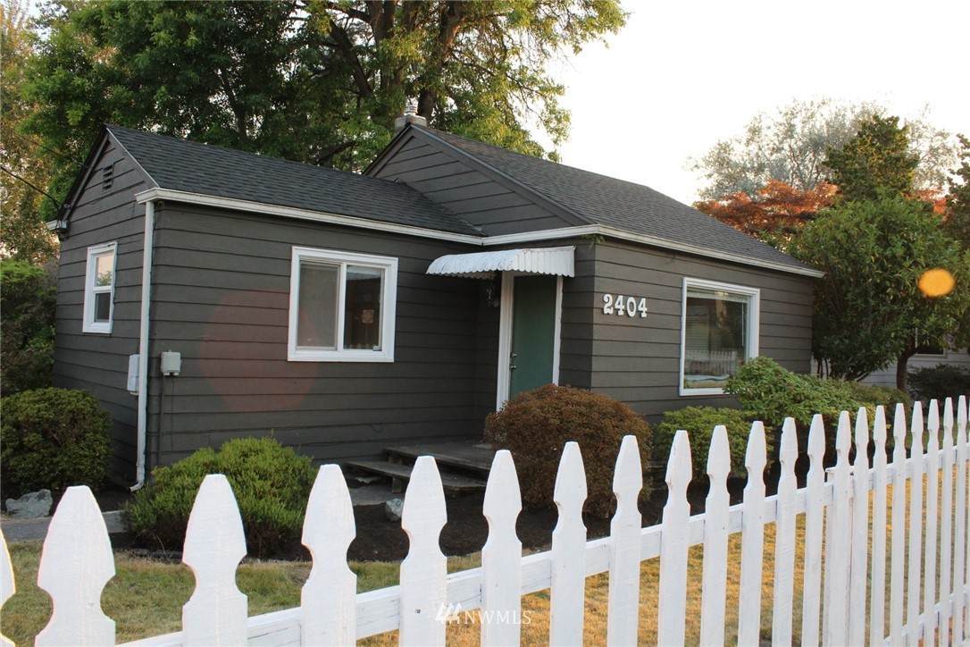 2404 College Way - Photo 1