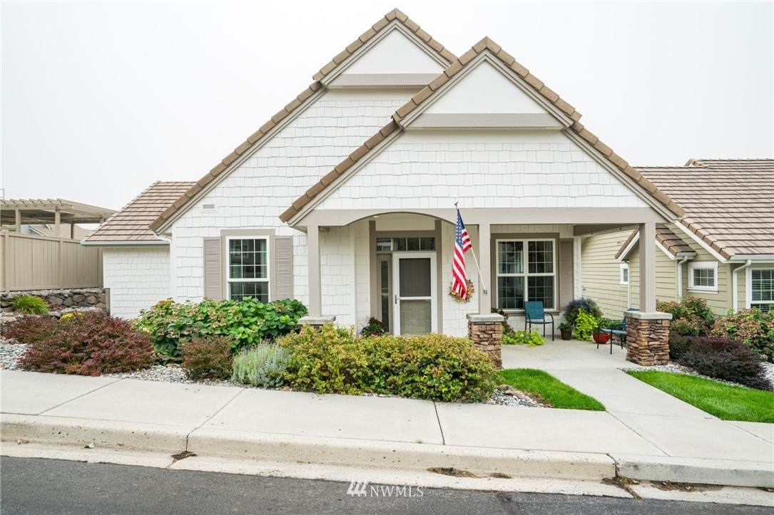 1494 Eastmont Avenue - Photo 1