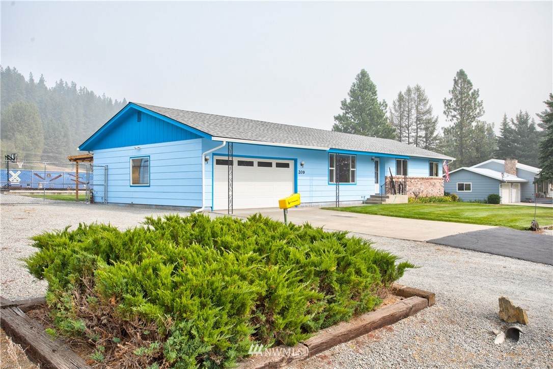 209 Circle Drive - Photo 1