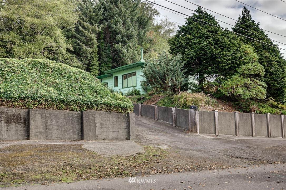 203 Chenault - Photo 1