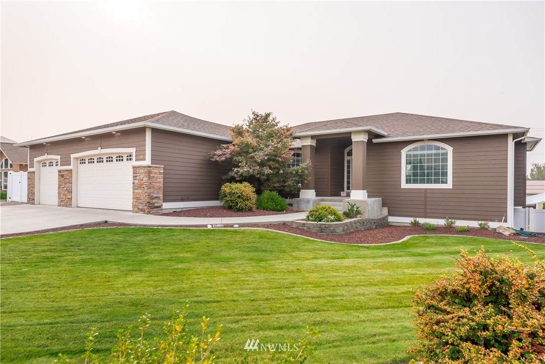 700 Clarissa Lane - Photo 1