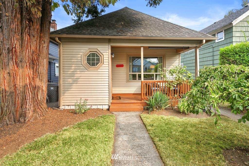 2307 Oakes Avenue - Photo 1
