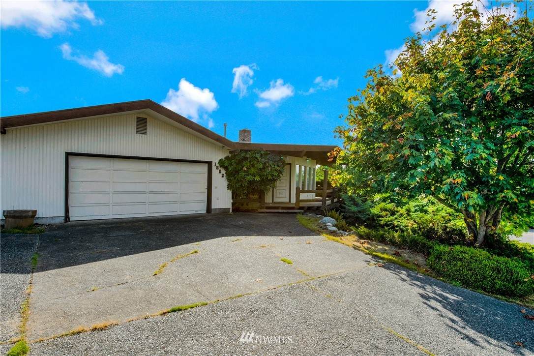 1802 Piper Circle - Photo 1