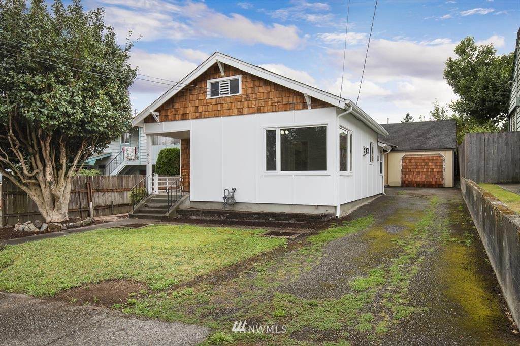 1915 9th Street - Photo 1