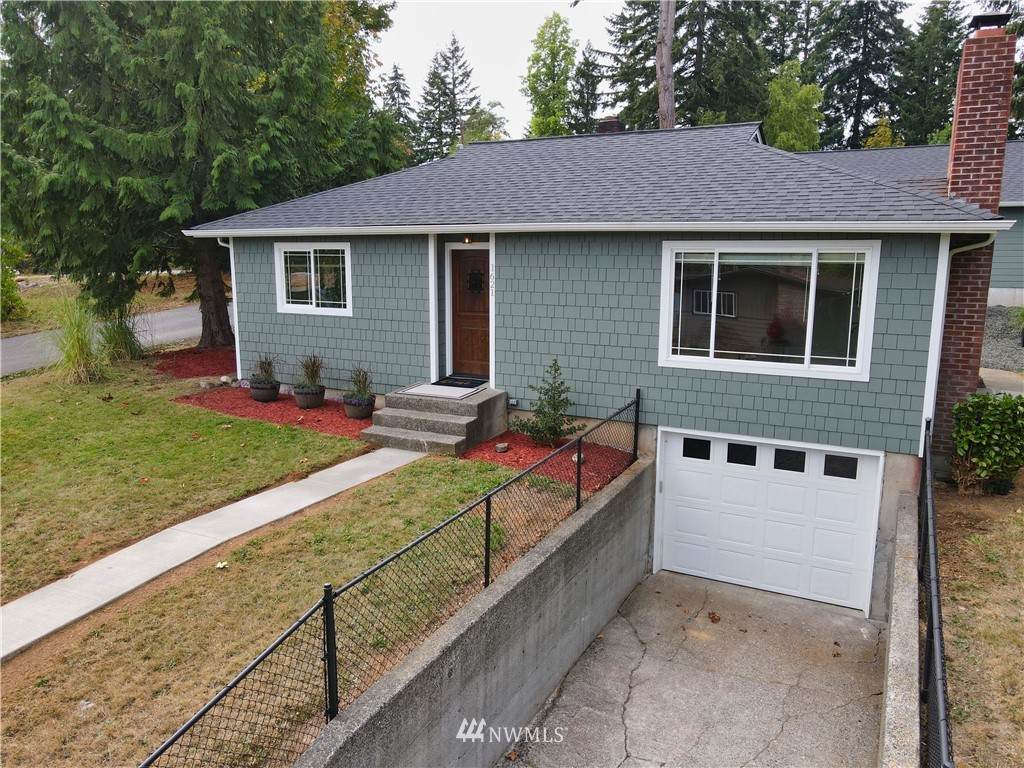 1621 Center Street - Photo 1