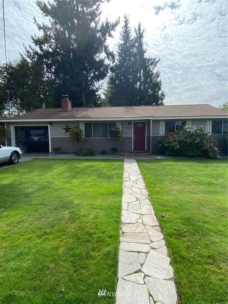 910 9th Avenue - Photo 1