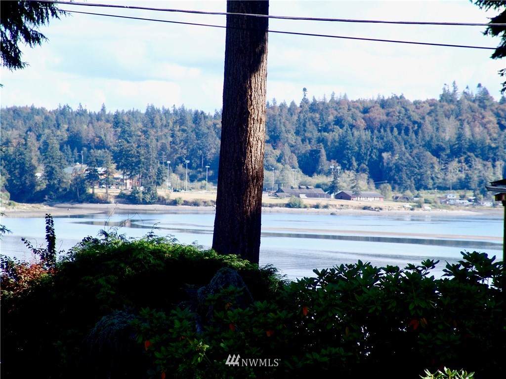 7604 46th Avenue - Photo 1