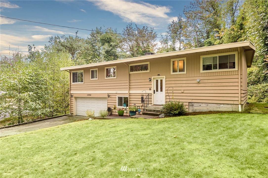 15924 76th Place - Photo 1