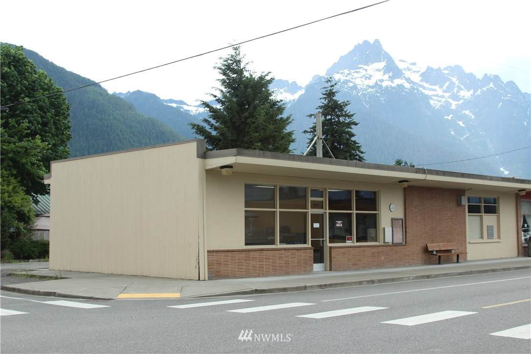 1075 Darrington Street - Photo 1
