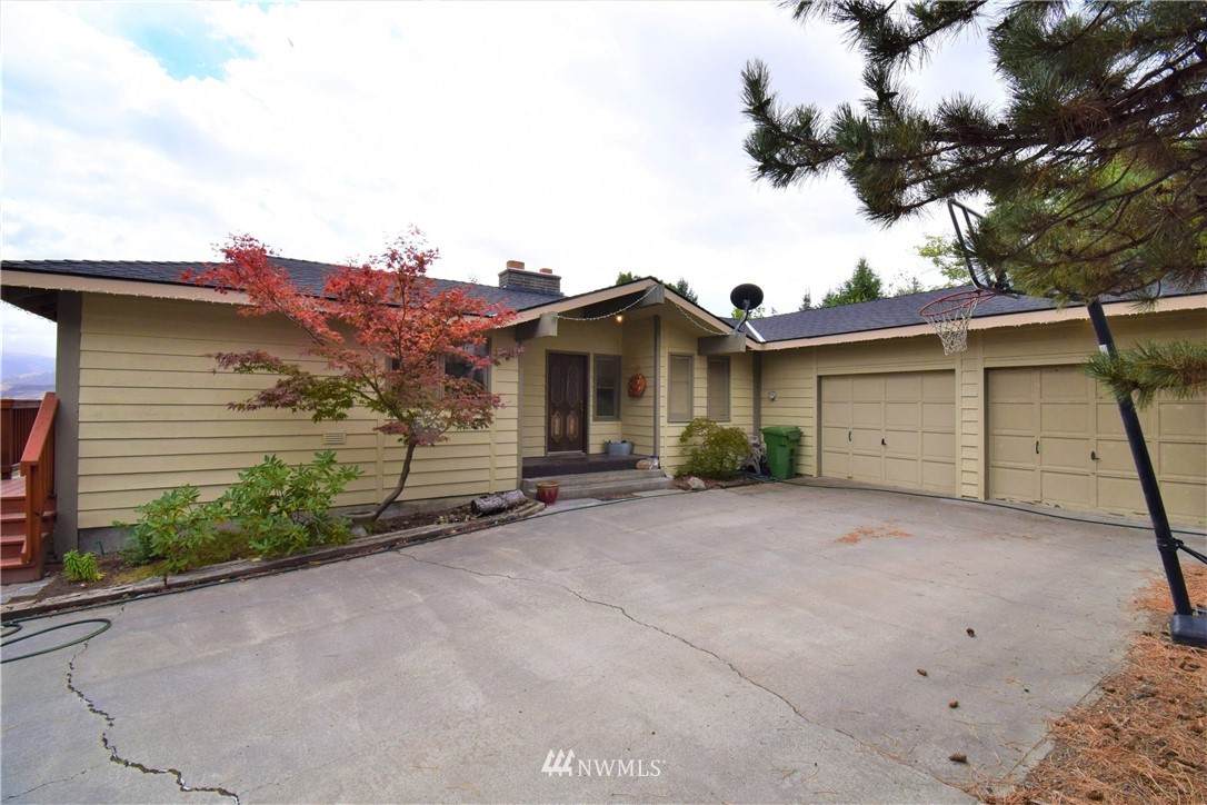 211 Grape Avenue - Photo 1