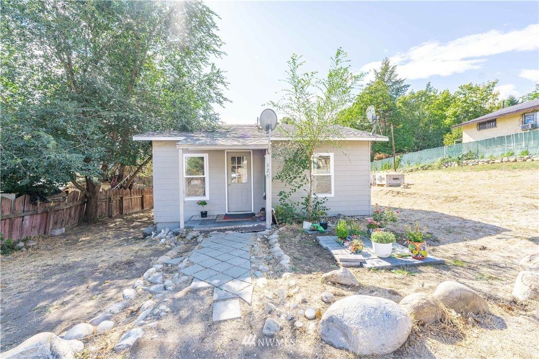 125 Chelan Avenue - Photo 1