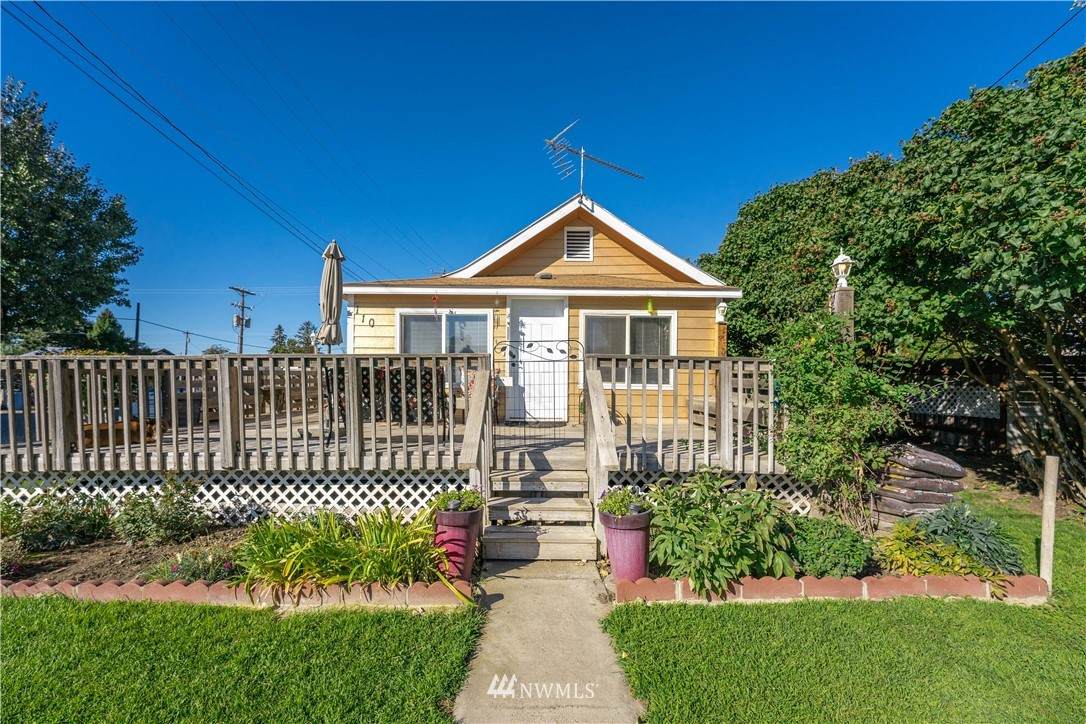 110 Mansfield Boulevard - Photo 1