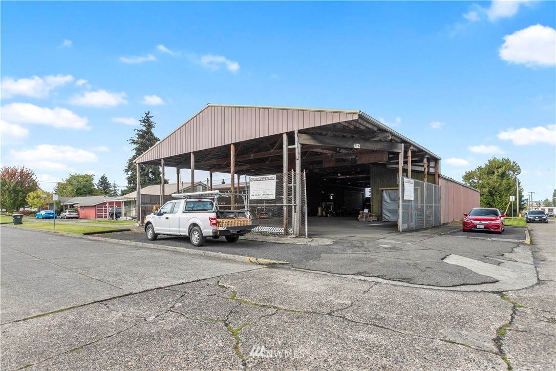 714 Vine Street - Photo 1