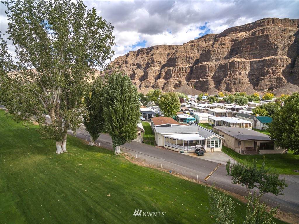 8818 Crescent Bar Road - Photo 1