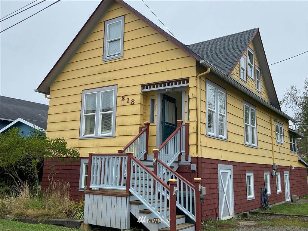 218 Myrtle Avenue - Photo 1