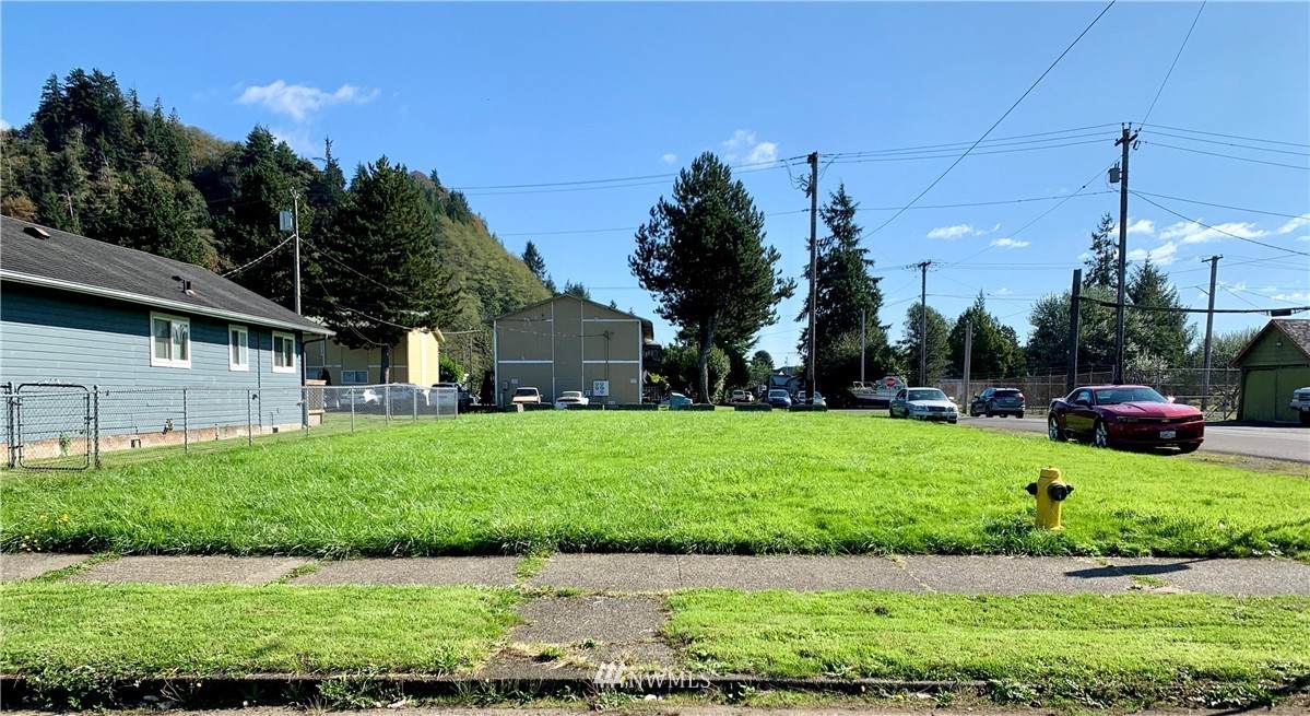 1001 1st Street - Photo 1
